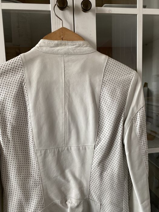 Яке от естествена кожа-коралов цвят на Зара