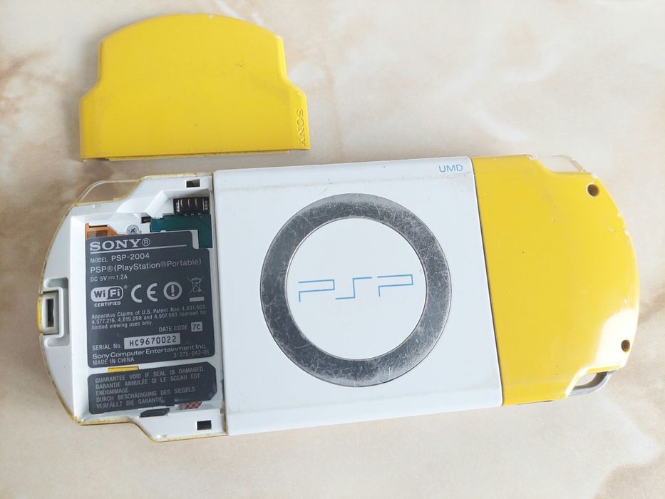 [PSP] Vând joc The Simpsons Game original + consolă BONUS //poze reale