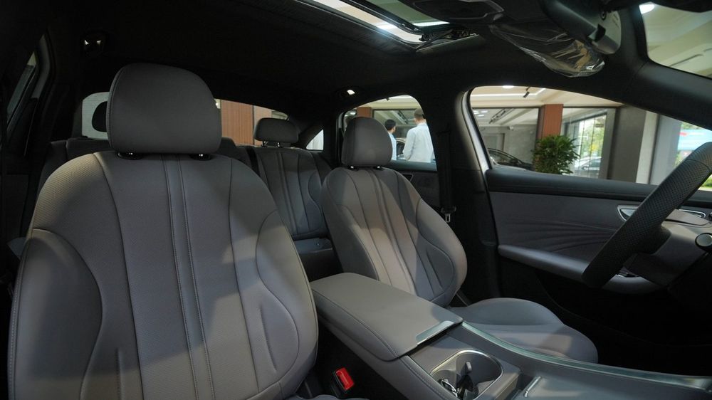 Roewe 7 bo'lib to'lashga: boshlang'ich 52.6 mln, 60 oygacha