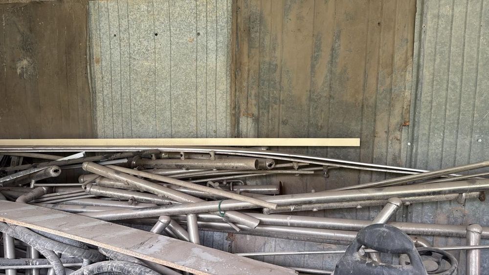 Перилы лестницы офистного здания