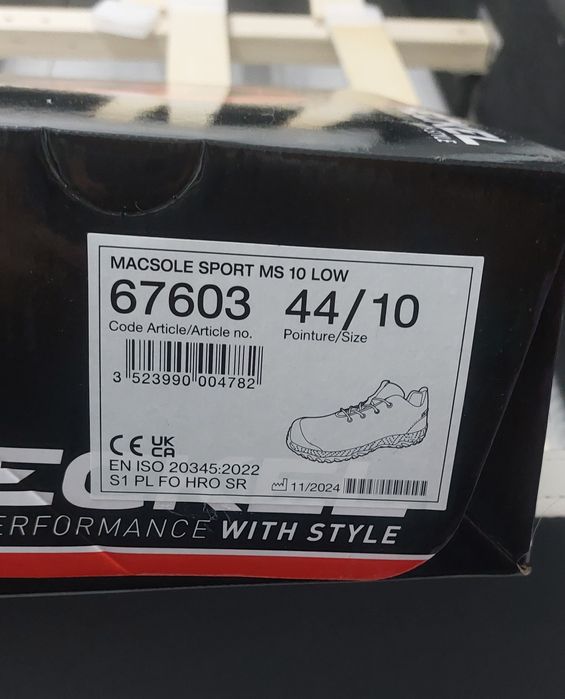 Adidași cu bombeu nr 44