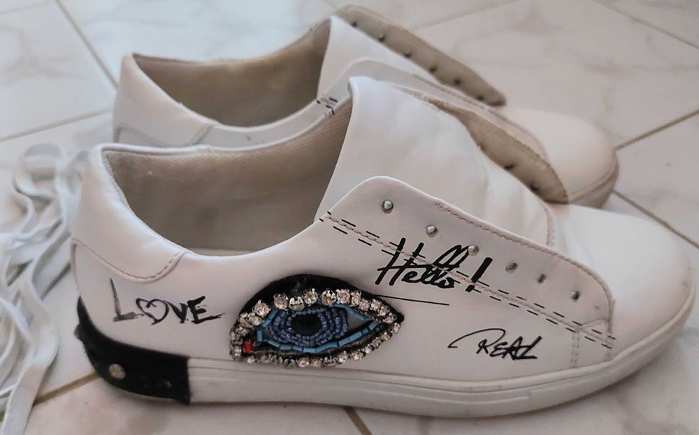 Детски бели кожени обувки с връзки