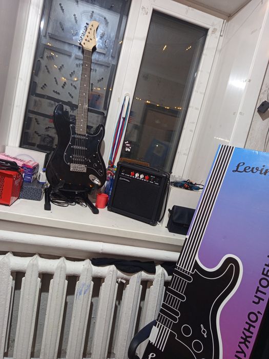 Продам электрогитару новая