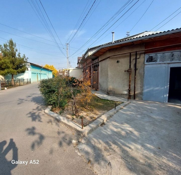 Srochna hovli sotiladi