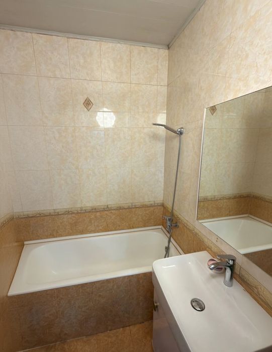 Улица: Абая четырёх комнатная Банковская Ориентир Makro Supermarket