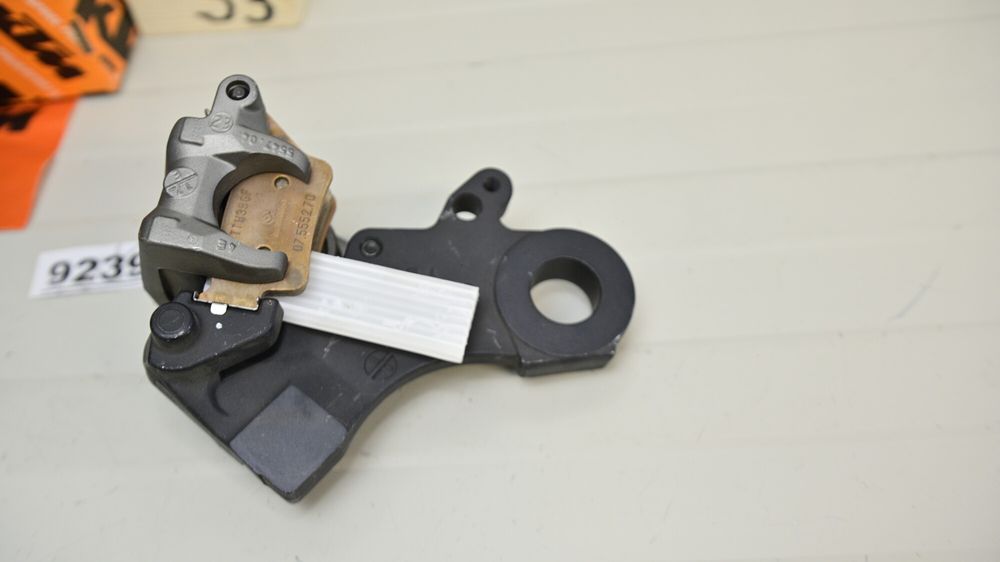 KTM 890 Duke R 2021 Etrier frana spate brembo