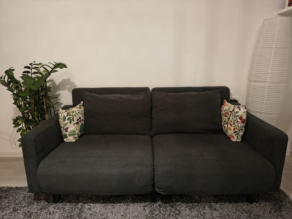 canapea neagra sufragerie