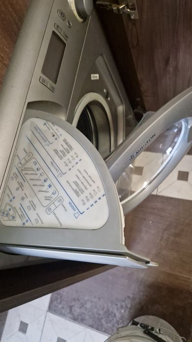 Продавам пералня ARISTON
