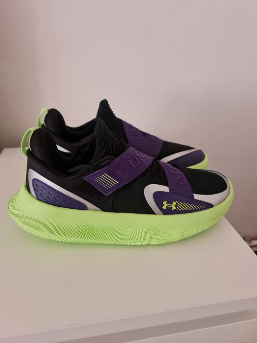 Adidași under armour/Noi