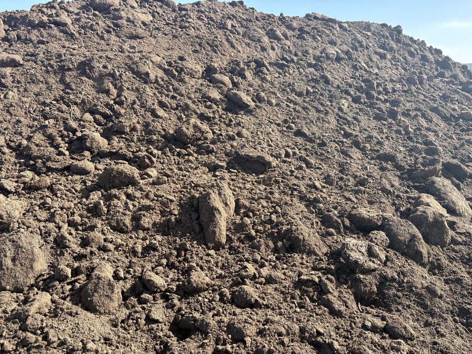 Продам: Перегной-3500тн. Плодородка -2000тн.Грунт-1200тн.