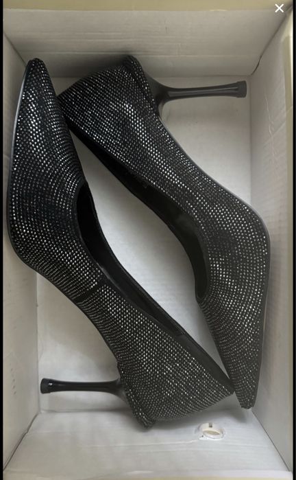 черные блестящие туфли