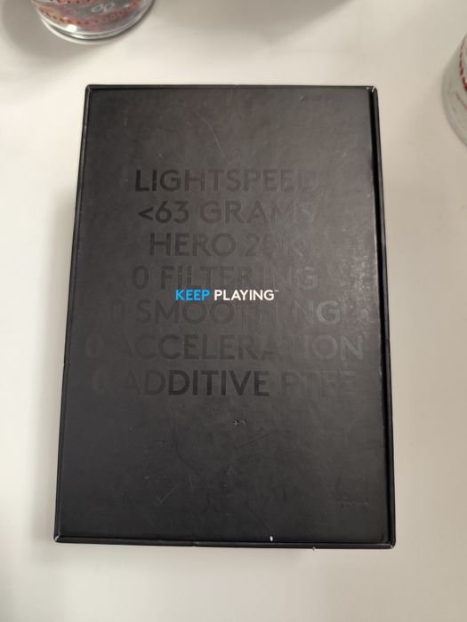 Logitech G Pro X Superlight в перфектно състояние + нови грипове и стъклени mouse skates