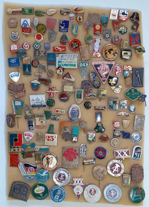 Продам значки продам