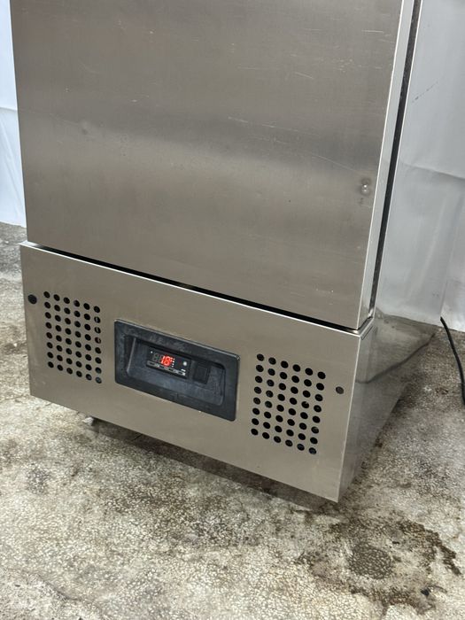 Професионален Фризер Foster Slimline 255л