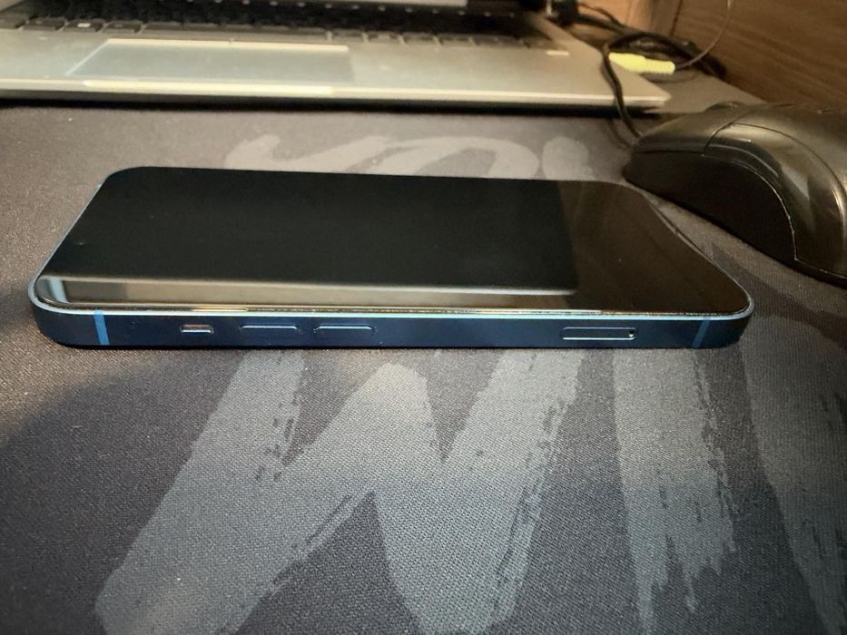 iPhone 13.