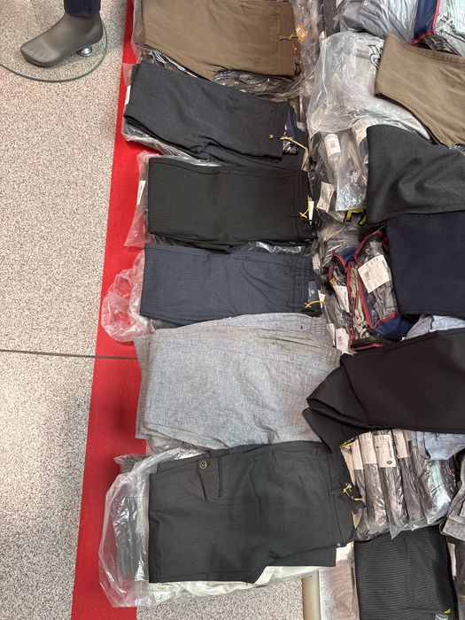 Pantaloni barbatesti