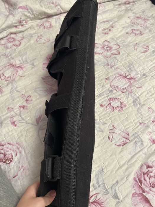 тутор на коленный сустав