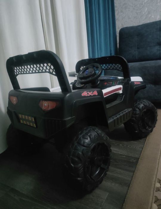 Машинка детская продам!