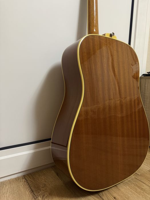 Акустична китара “Еко”
