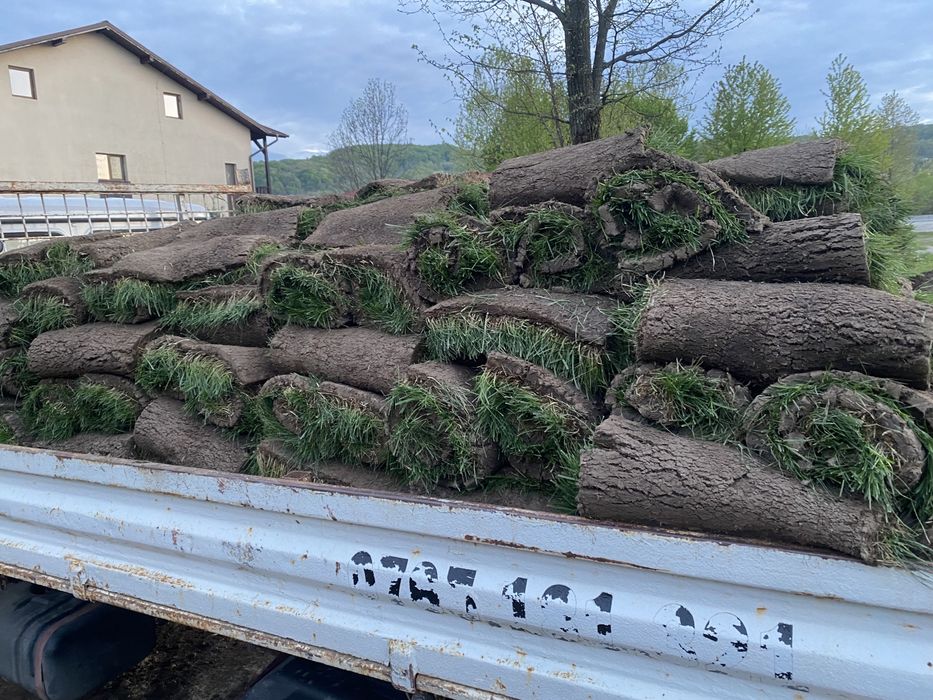 Pamant negru vegetal pentru amenajați spații verzi cu gazon rulou