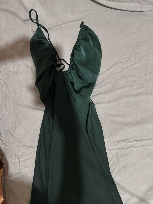 Официална сатенена рокля с гол гръб и връзки АSOS