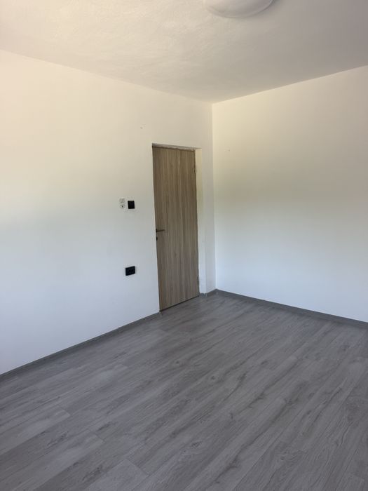 Vand casa cu teren