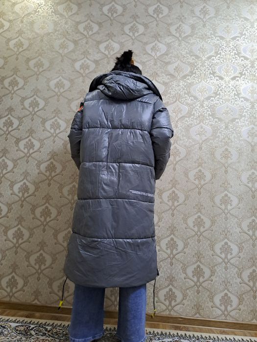 Yangi kiyilmagan kurtka