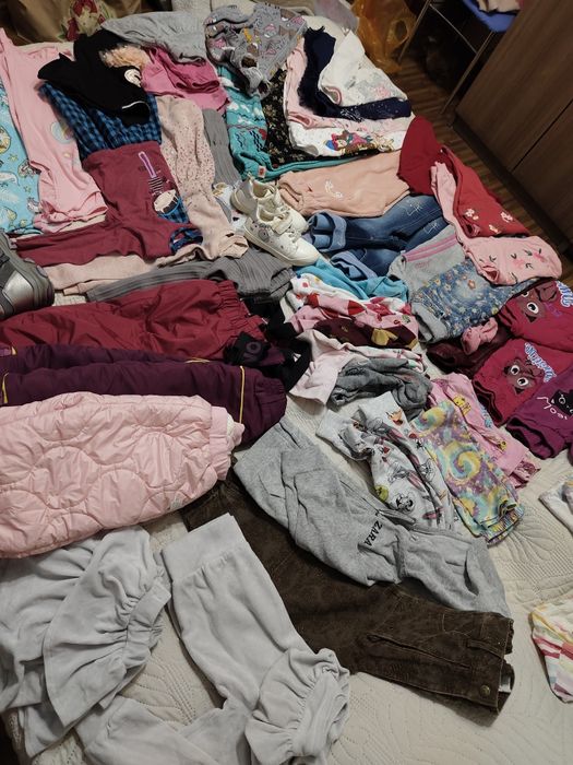 Платье, штаны, кофта, обувь на девочку
Продам
