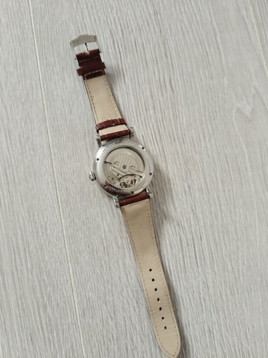 Часы на руку новые