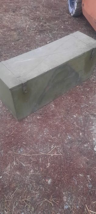 Ящик металический.