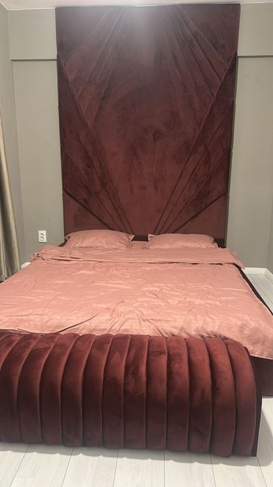 Pat tapițat cu taburet