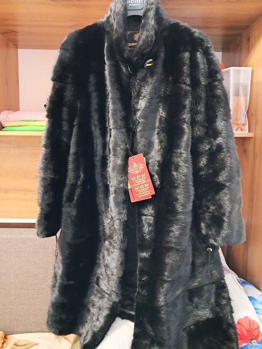 Продам 2 шубы 52 и 42 размер