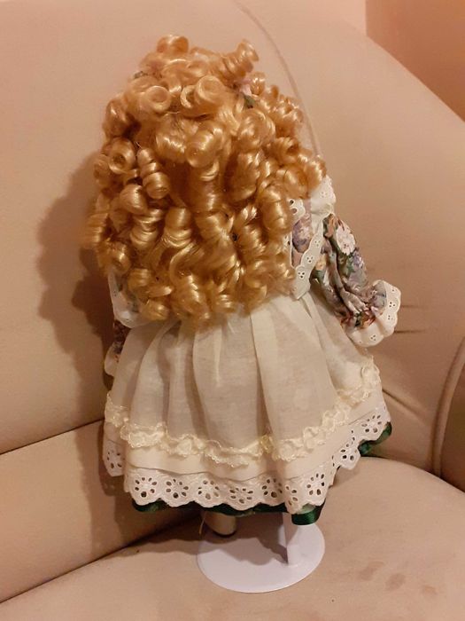 Порцеланова кукла Paula