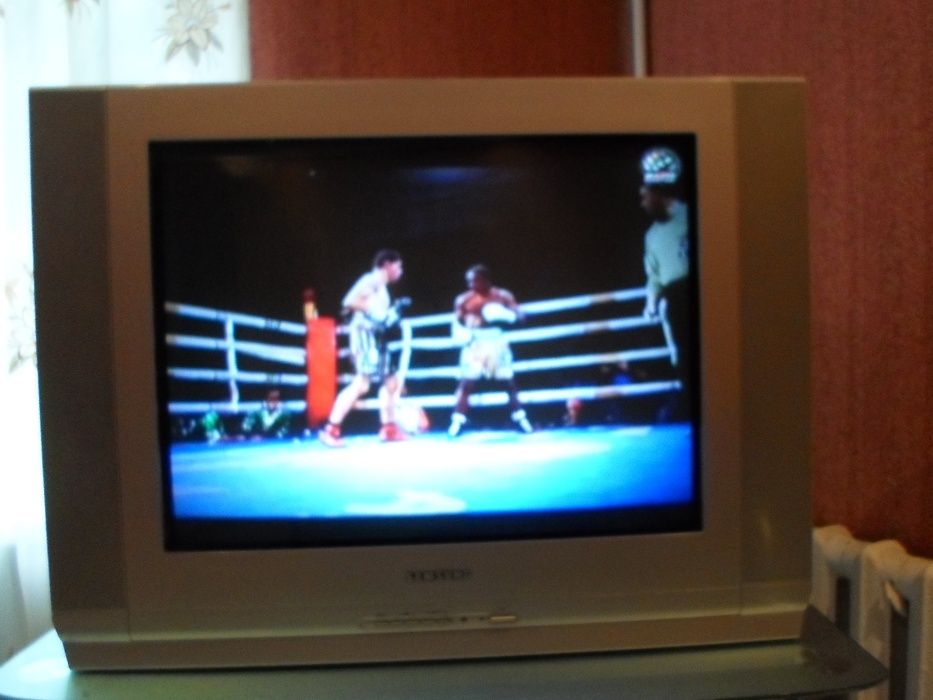 Телевизор 82см серебристый