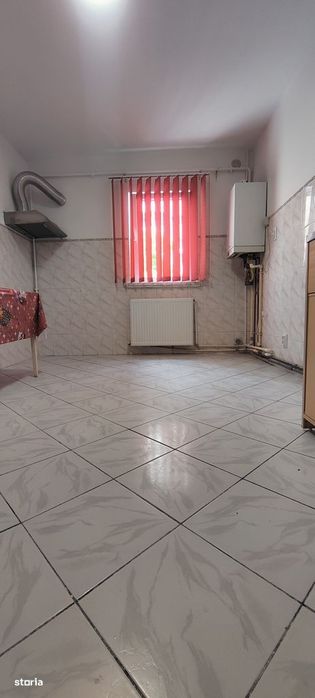 Particular 3 decomandate Ciuperca Helin et. 2/4 bilateral, centrala...