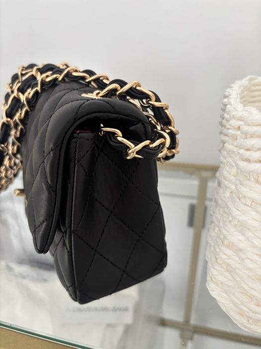 Vand geanta ,model nou