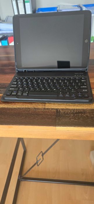 Tableta Apple iPad 10.2" 7th Gen 32GB Wi-Fi+Cellular
