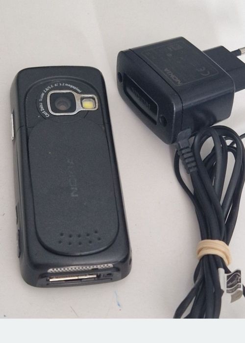 Telefon Nokia N73 cu o fisura mica in stânga  display-lui