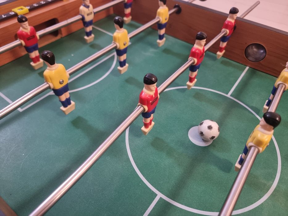 Fotbal de masa cu 18 jucatori