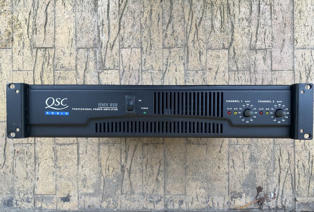 QSC  amplificator putere ( linie / instrumente )