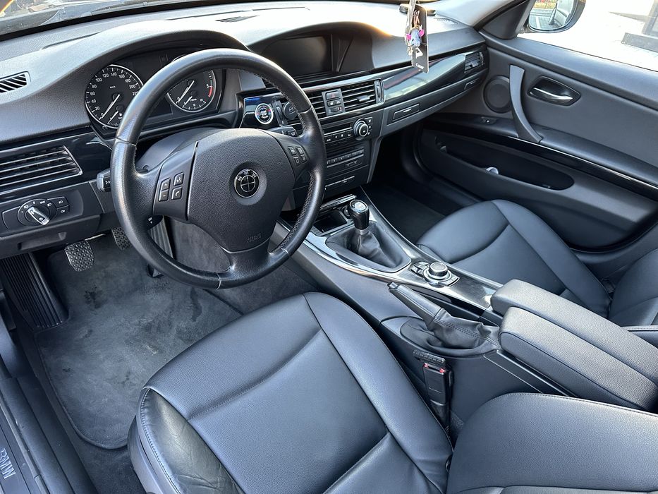 BMW E90 Seria 3 facelift 2.0 Cutie Manuala