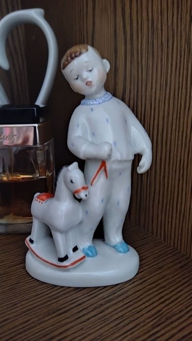 Статуэтка ЛФЗ Мальчик с лошадкой