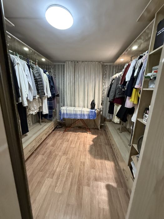 продаётся двухэтажный дом с бассейном и баней