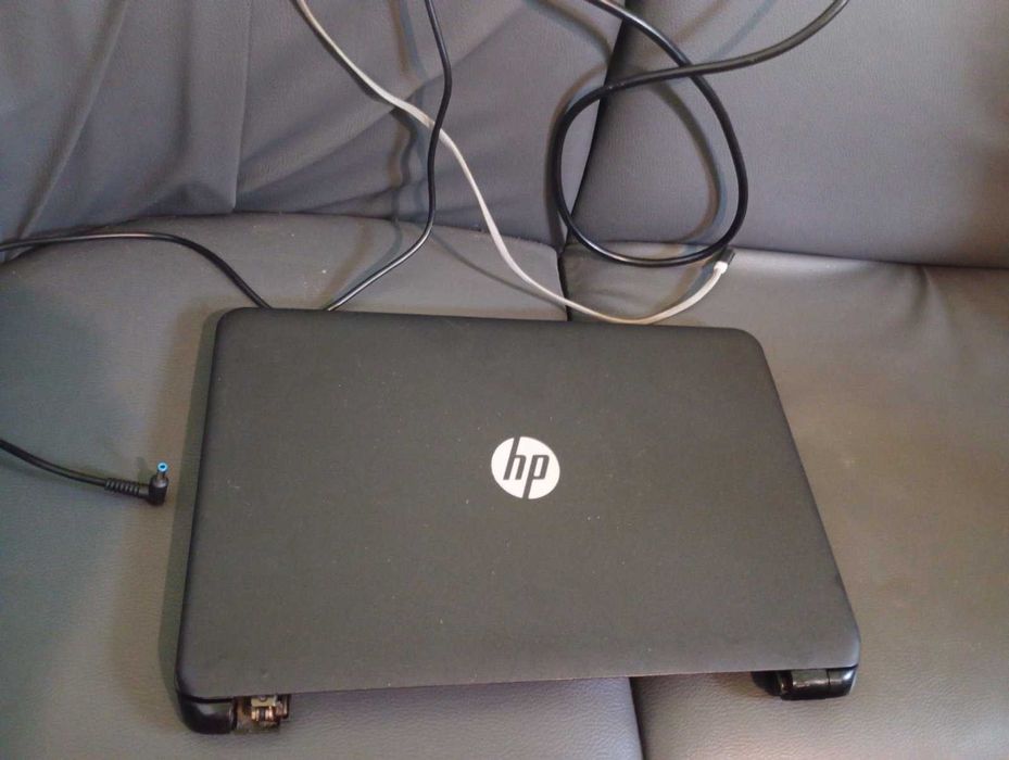 Лаптоп HP с SSD, 15 инчов, работи + подарък нова мишка