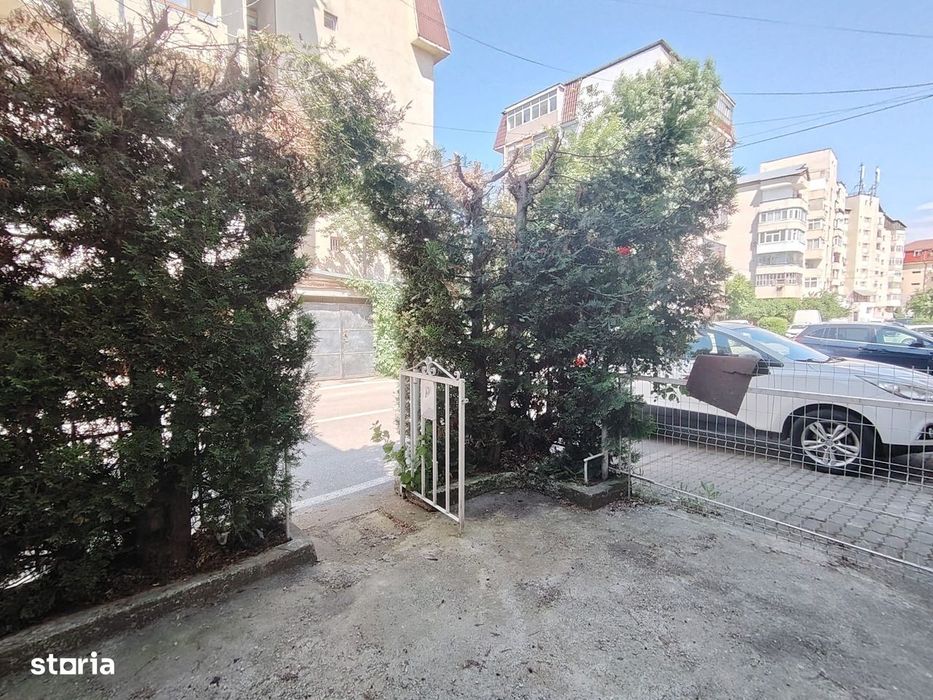 Spațiu cu multiple posibilități, gata să îți găzduiască afacerea!