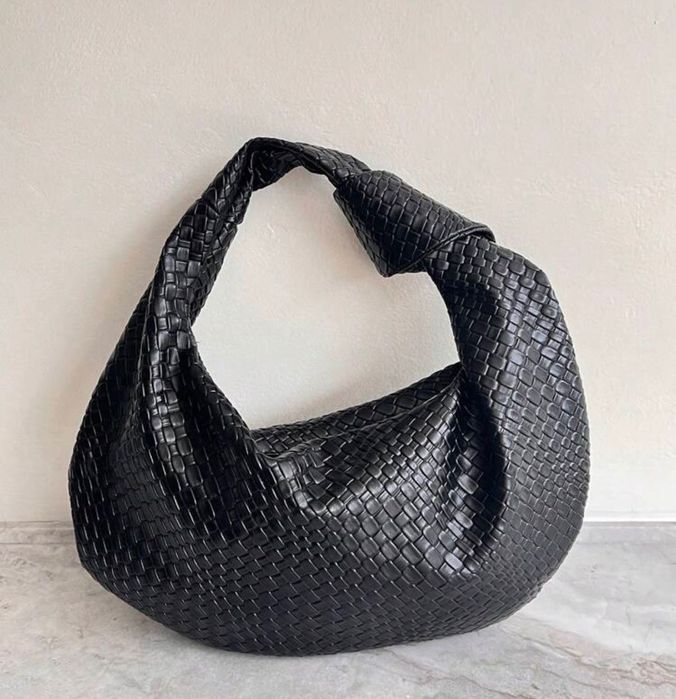 Дамска черна чанта