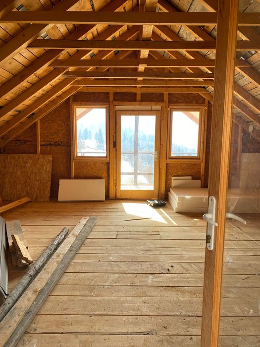 Vând cabană la munte