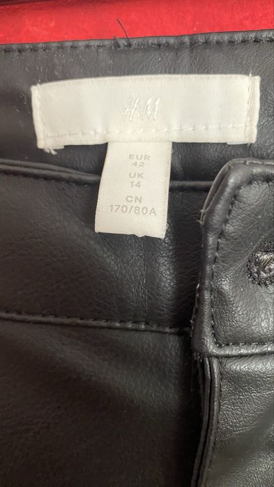 Pantaloni  negri de piele 42 H&M