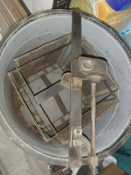 Центрофуга за мед