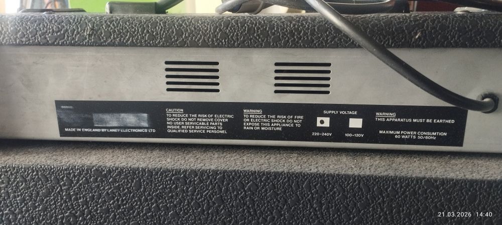 Продаю акустическую гитару вместе с усилителем